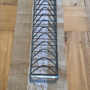 Chicken feeder plate rack